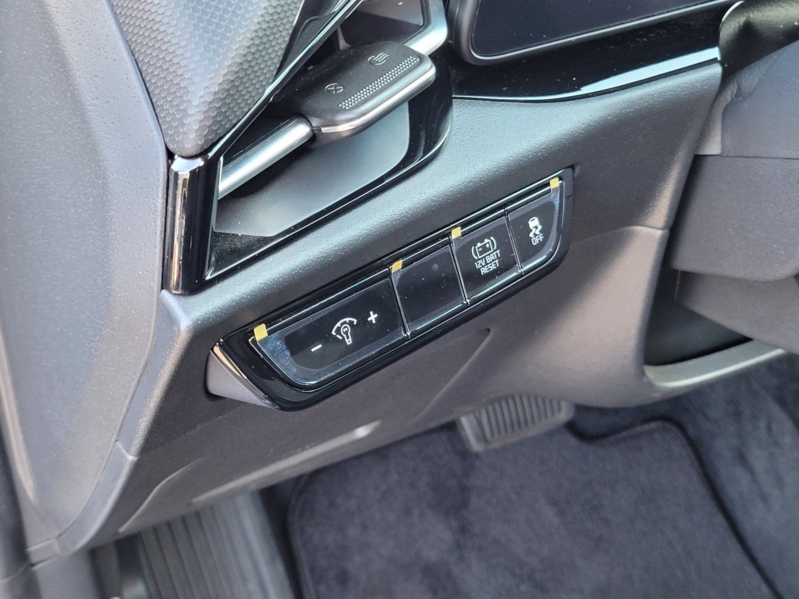 Used 2024 Kia Niro EX FWD image 19