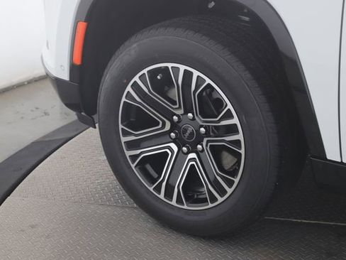 New 2026 Jeep Grand Wagoneer 4WD image 13