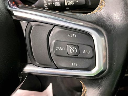 Used 2020 Jeep Wrangler Unlimited Sahara image 25