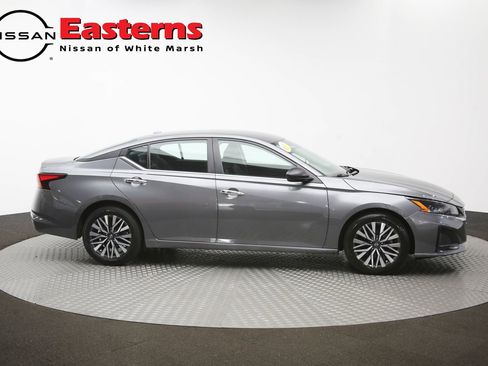 Used 2025 Nissan Altima 2.5 SV FWD image 44