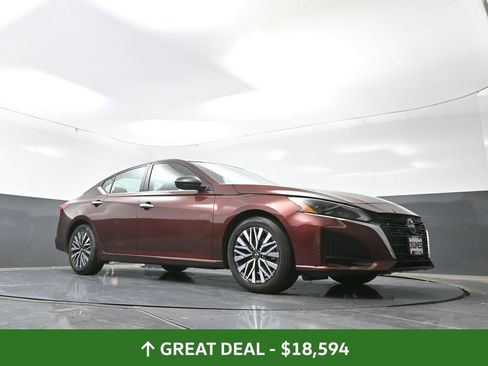 Used 2024 Nissan Altima 2.5 SV image 26