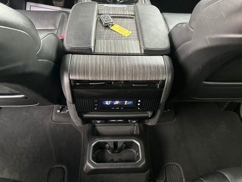 Used 2024 Jeep Wagoneer Series III AWD/4WD image 24