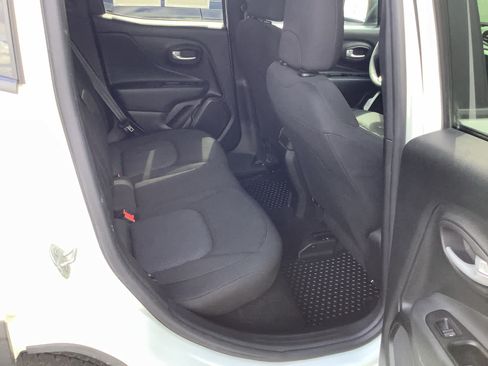 Used 2023 Jeep Renegade Latitude AWD/4WD image 8
