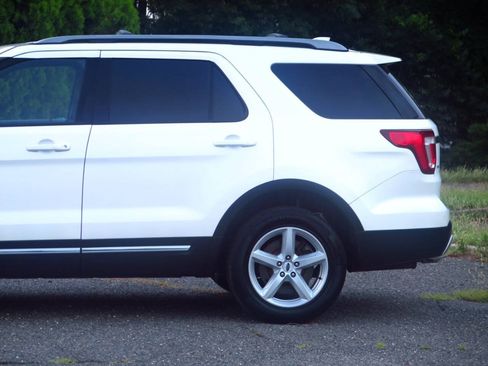 Used 2016 Ford Explorer XLT w/ Equipment Group 202A AWD/4WD image 21