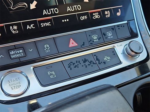 Used 2019 Audi Q8 Premium Plus w/ Premium Plus image 19