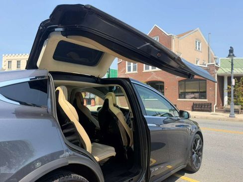Used 2016 Tesla Model X Performance AWD/4WD image 12