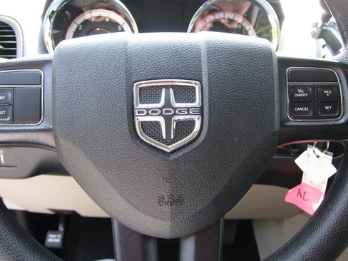 Used 2019 Dodge Grand Caravan SE FWD image 9