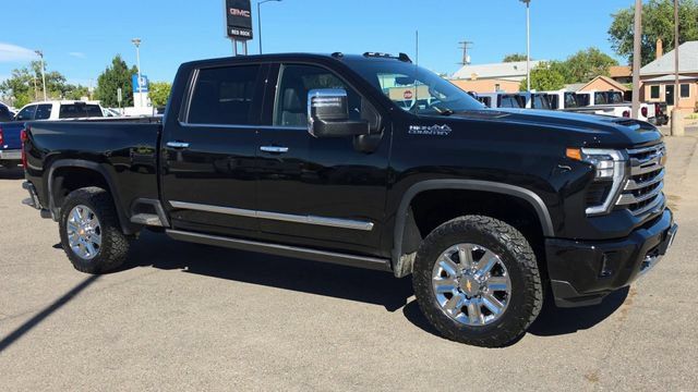 Used 2024 Chevrolet Silverado 3500 High Country w/ Technology Package AWD/4WD image 2