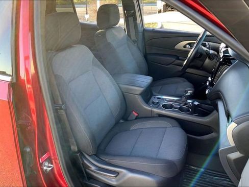 Used 2023 Chevrolet Traverse LT w/ Rear Camera Mirror Package image 7