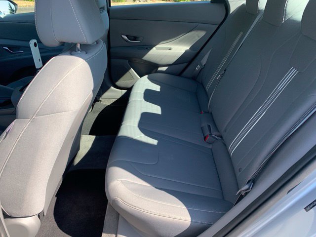 Used 2021 Hyundai Elantra SEL w/ Preferred Accessory Package FWD image 11