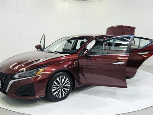 Certified 2024 Nissan Altima 2.5 SV w/ SV Premium Package image 30