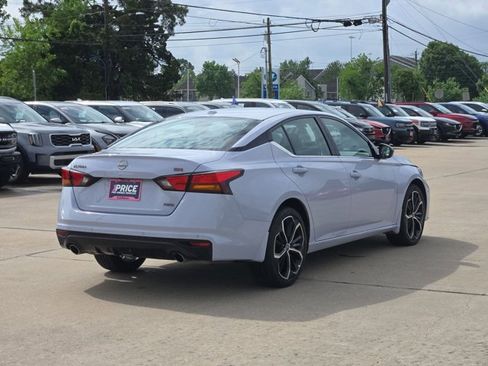 Used 2025 Nissan Altima 2.5 SR w/ SR Premium Package image 5