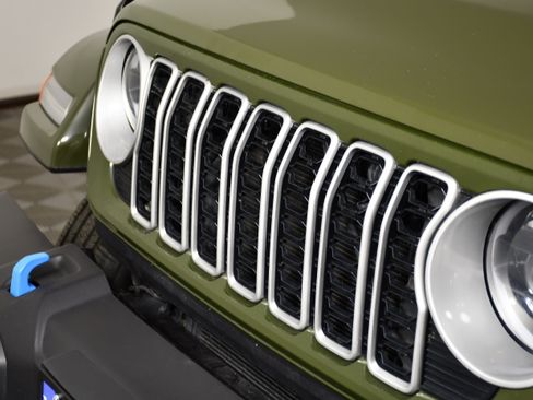 Used 2024 Jeep Wrangler Unlimited Sahara AWD/4WD image 11