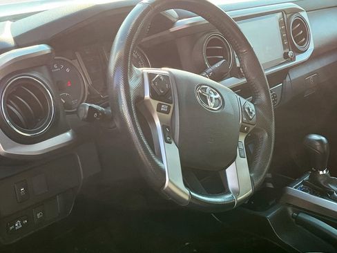 Used 2020 Toyota Tacoma SR5 RWD image 9