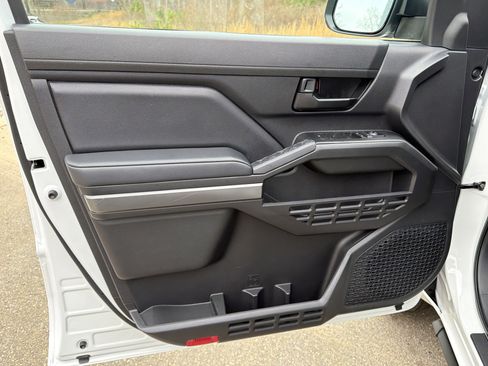 Used 2024 Toyota Tacoma SR5 AWD/4WD image 10