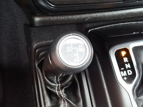 Used 2018 Jeep Wrangler Unlimited Sahara AWD/4WD image 25