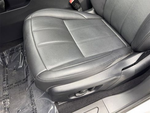 Used 2023 Land Rover Range Rover Evoque SE image 28