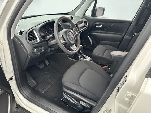 Used 2023 Jeep Renegade Latitude AWD/4WD image 9