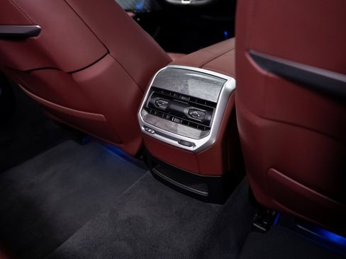 Used 2023 BMW i7 xDrive60 w/ Parking Assistance Package image 69