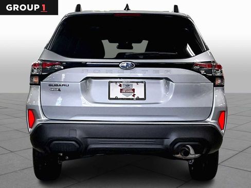 Used 2025 Subaru Forester Premium image 4
