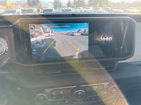 Used 2024 Jeep Gladiator Sport image 18