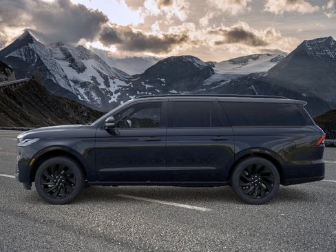 New 2026 Lincoln Navigator L Reserve AWD/4WD image 3