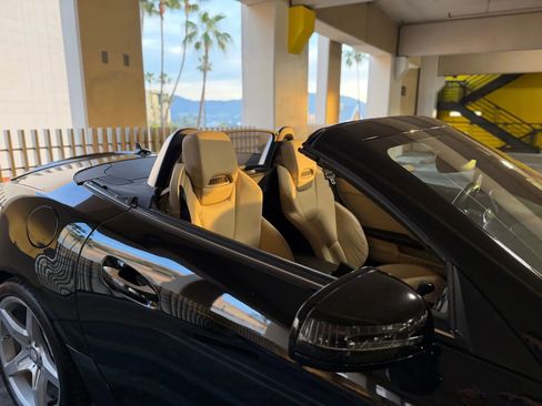 Used 2014 Mercedes-Benz SLK 250 w/ Sport Package image 28