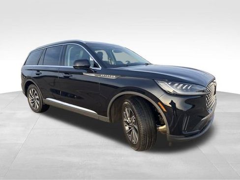 Used 2025 Lincoln Aviator AWD image 8