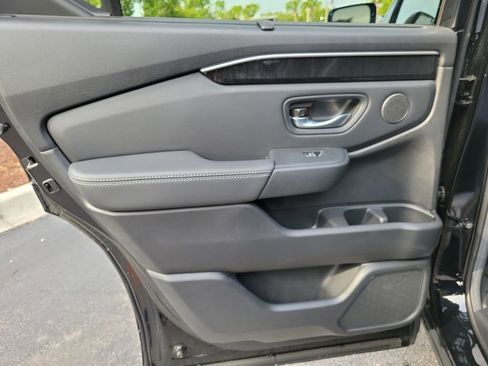 Certified 2025 Honda Pilot Elite image 15