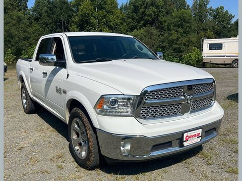 Used 2017 RAM 1500 Laramie AWD/4WD image 1