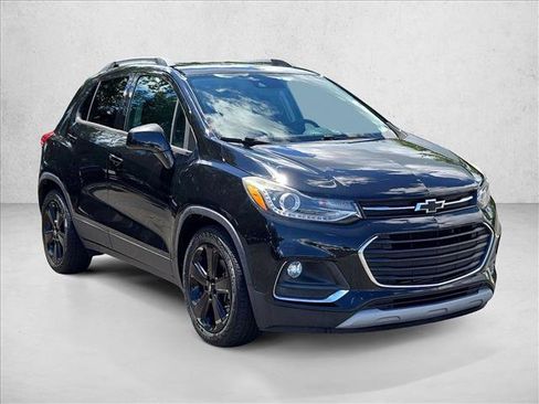 Used 2019 Chevrolet Trax Premier w/ Midnight Edition FWD image 3
