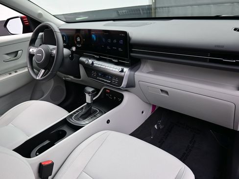 Used 2025 Hyundai Kona SEL AWD/4WD image 16