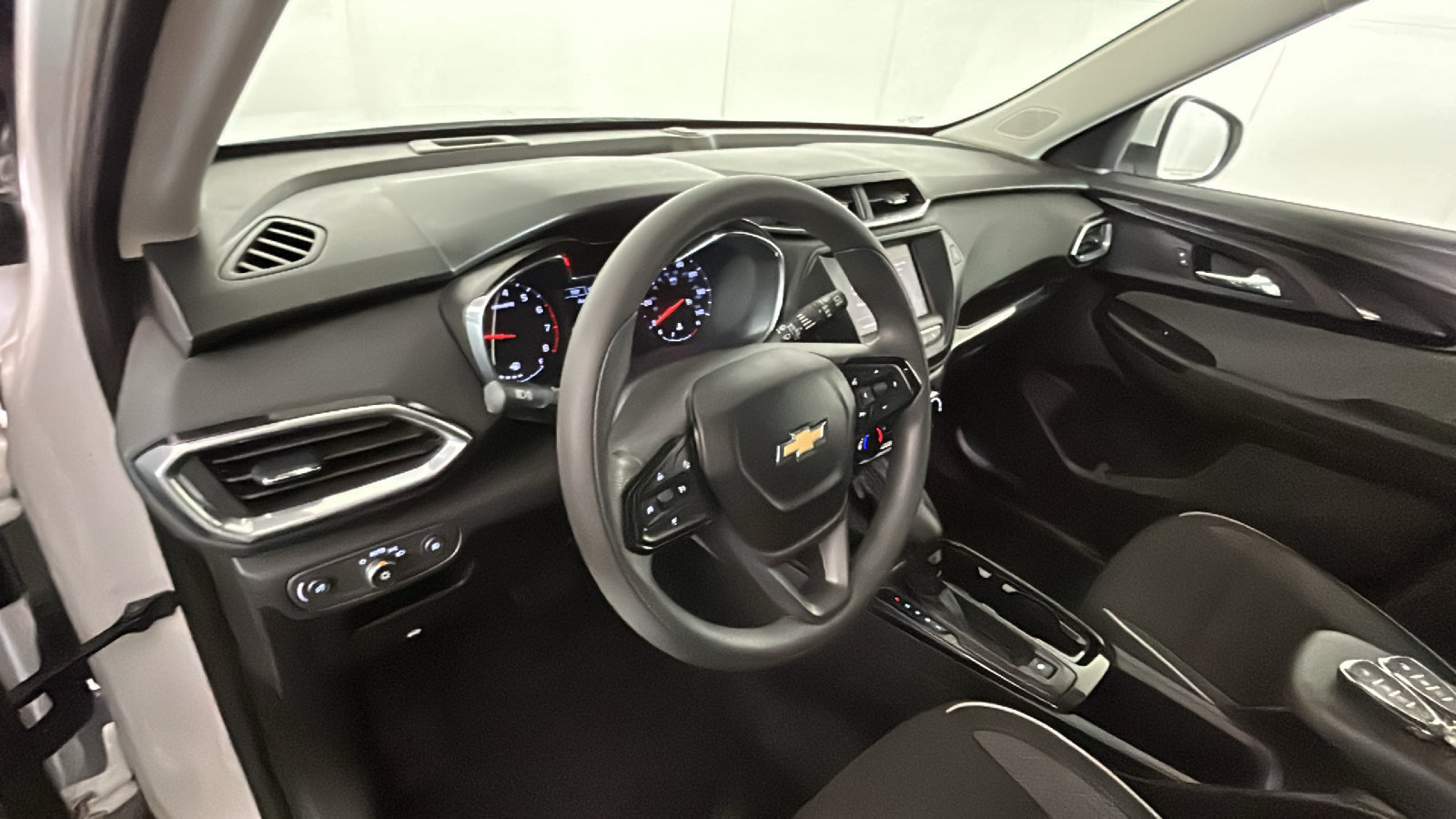 Used 2021 Chevrolet TrailBlazer LT FWD image 16