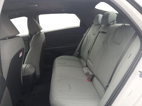 New 2025 Hyundai Elantra Limited FWD image 13