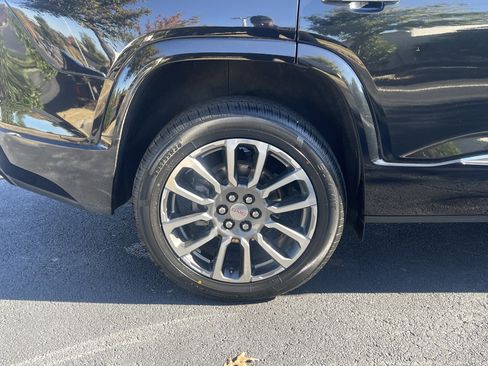 Used 2022 GMC Acadia Denali w/ Denali Ultimate Package image 34