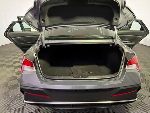 Used 2024 Hyundai Elantra SE FWD image 25