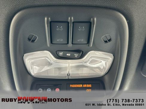 Used 2025 Chevrolet Colorado Z71 AWD/4WD image 17
