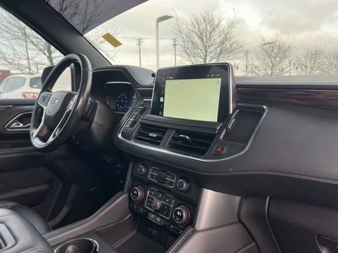 Used 2022 Chevrolet Suburban Z71 image 36