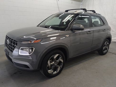 Used 2022 Hyundai Venue SEL image 2