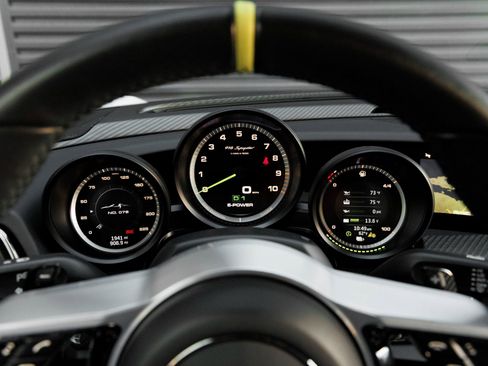 Used 2015 Porsche 918 Spyder image 26