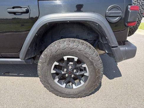 Used 2025 Jeep Wrangler Unlimited Rubicon AWD/4WD image 22
