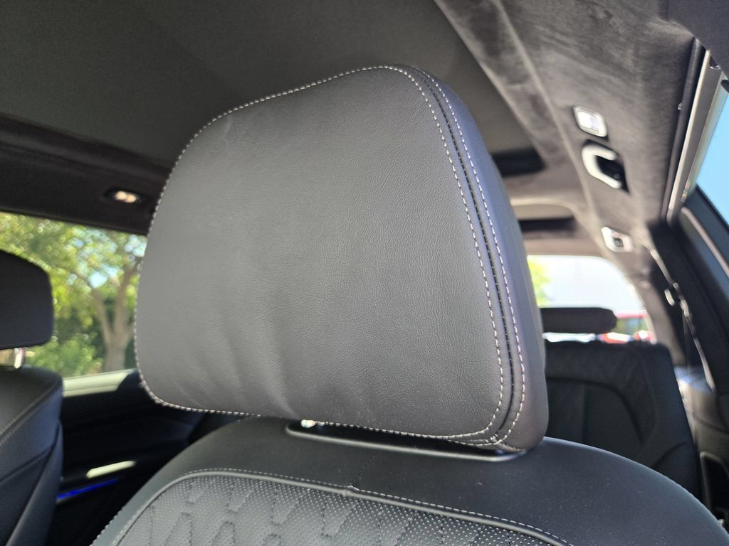 Certified 2025 BMW X7 M60i AWD/4WD image 19