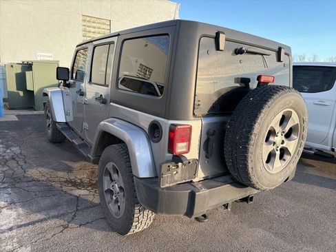Used 2018 Jeep Wrangler Unlimited Sahara image 17