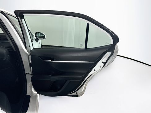 Used 2024 Toyota Camry SE image 28