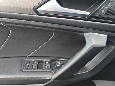 Used 2022 Volkswagen Tiguan SE image 10