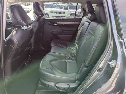 Certified 2022 Toyota Highlander Limited image 14
