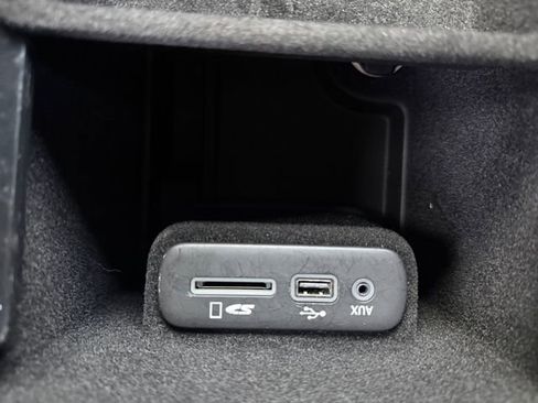 Used 2017 Dodge Charger SE w/ Blacktop Package RWD image 6