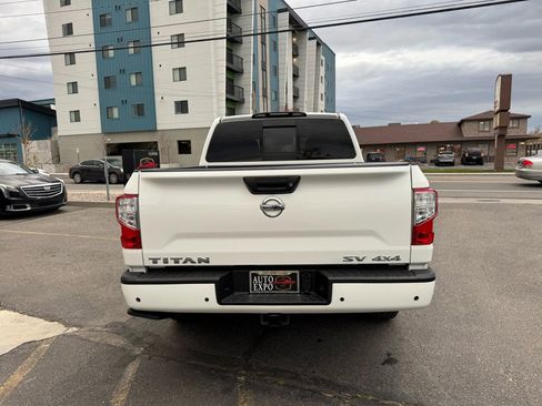 Used 2021 Nissan Titan SV w/ SV Convenience Package image 7