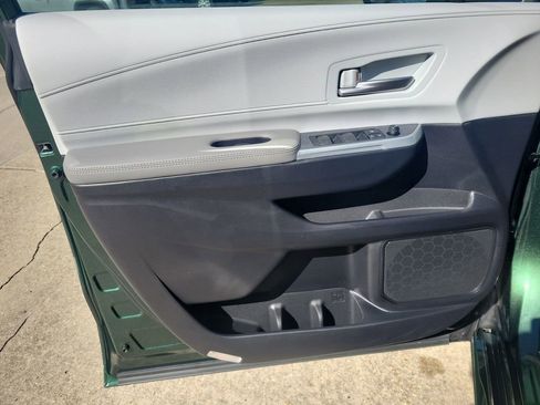 Used 2025 Toyota Sienna XLE image 13