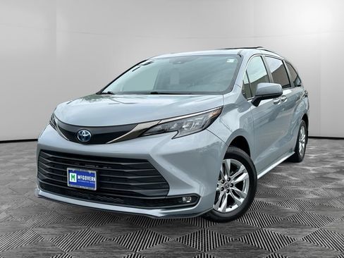 Used 2023 Toyota Sienna XLE Woodland Edition AWD/4WD image 1